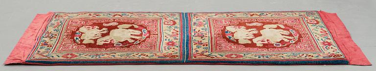 A MEDITATION RUG, an antique/a semi-antique Tibetan, ca 150,5 x 81 cm (as well as 10 cm flat weave at the ends).