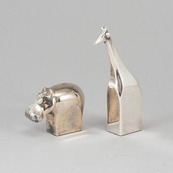 FIGURINER, 2 st, bl a Gunnar Cyrén, försilvrad zink, Dansk Designs, Japan.