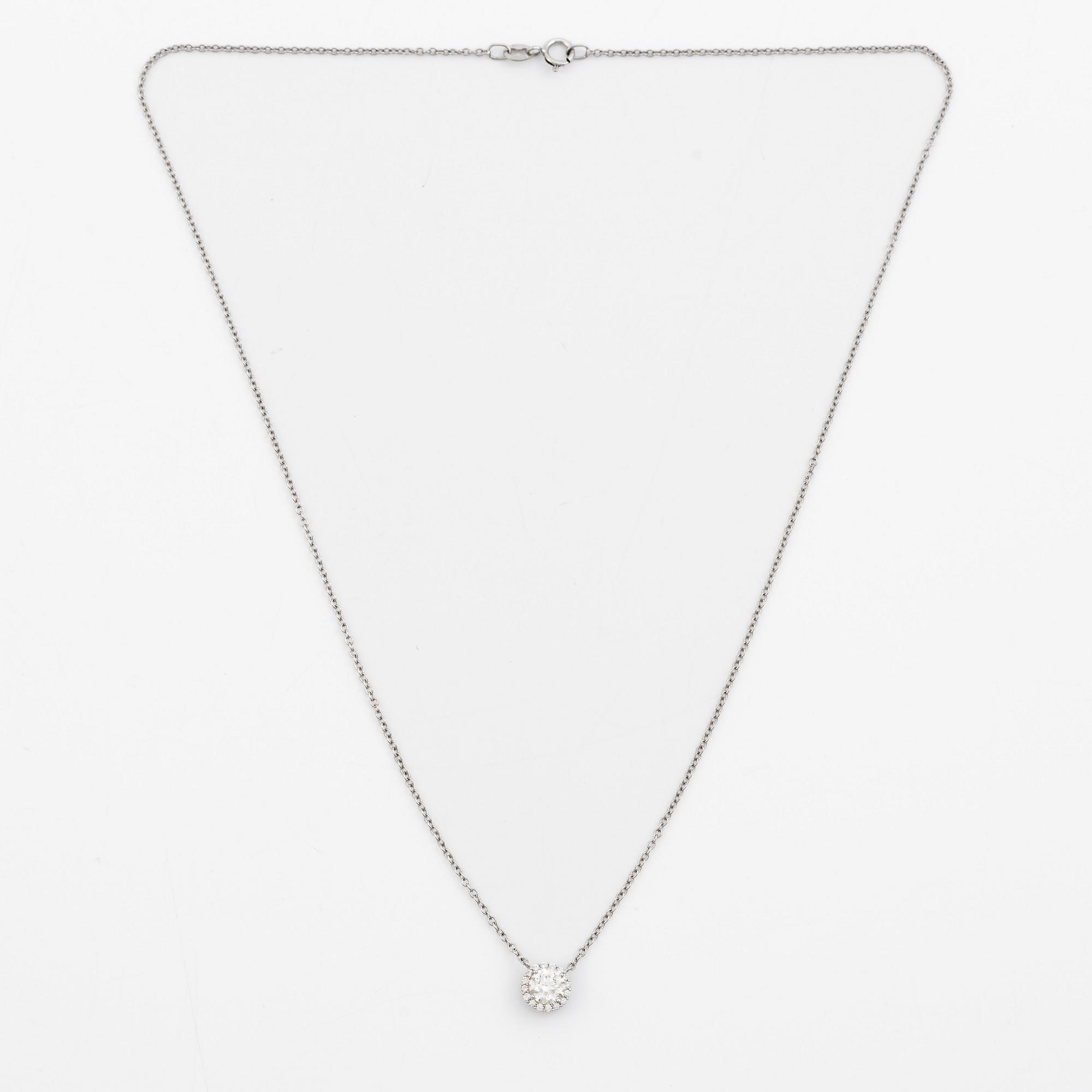 Collier 18K vitguld med briljantslipad diamant.