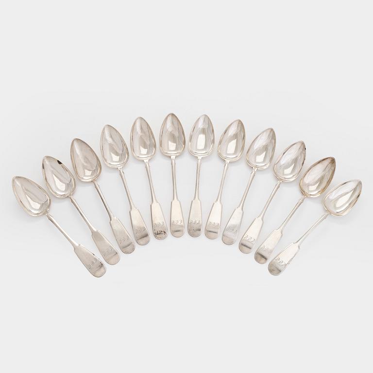 Johan Edvard Fagerroos, matskedar, 12 st, och Hjalmar Fagerroos, matgafflar 12 st, Helsingfors 1868 och 1916.