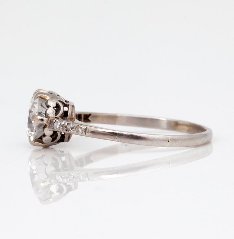 A circa 1.25 ct old-cut diamond ring. Quality circa H/SI.