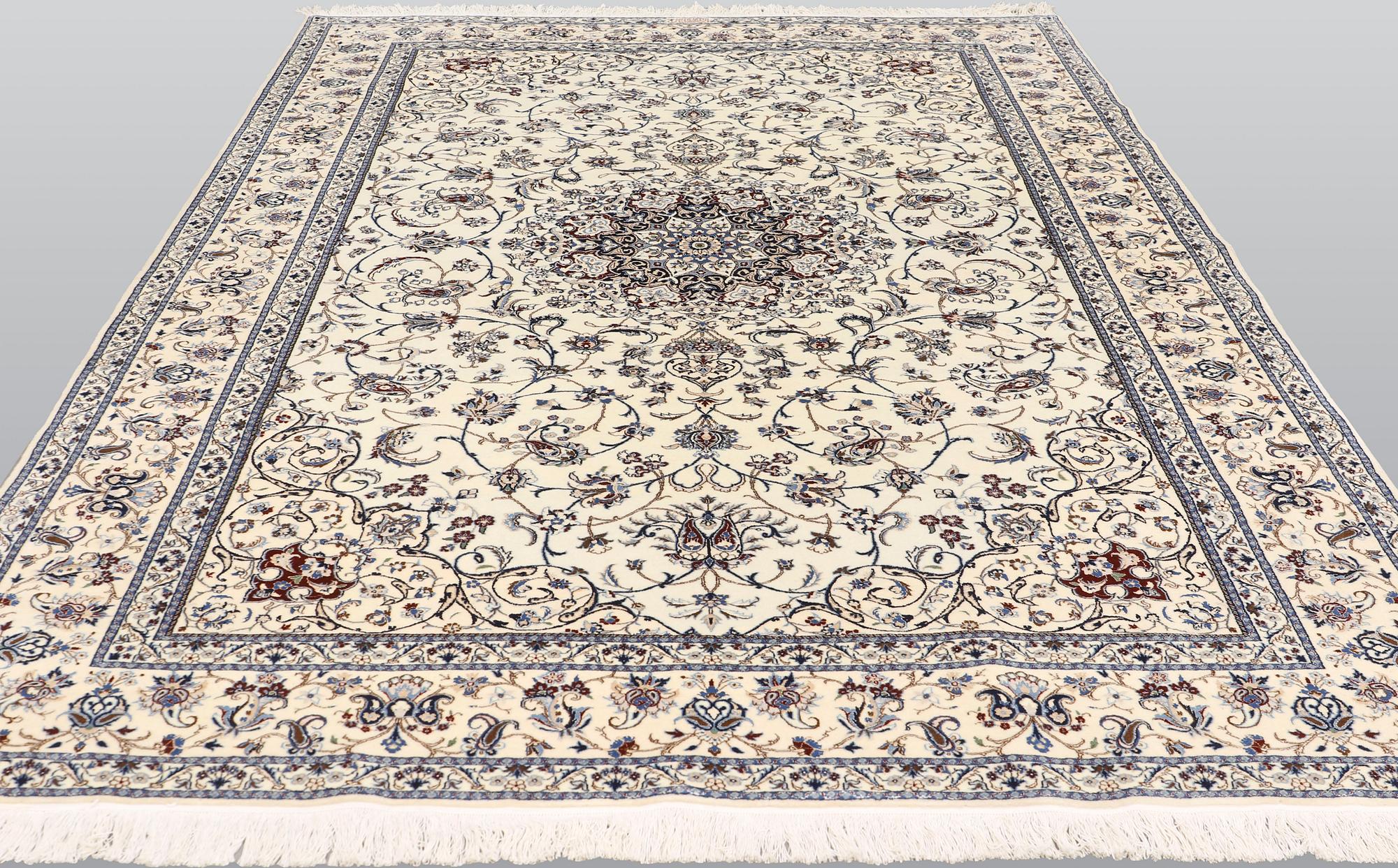 A part silk Nain carpet, so-called 6LAA, approx. 292 x 200 cm.