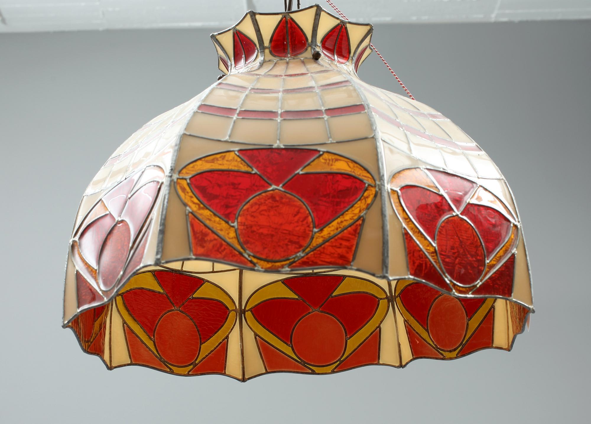 TAKLAMPA, Tiffanystil, 1900-tal. Diam 46.