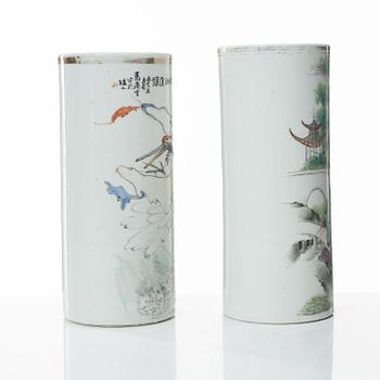A pair of porcelain vases and a pair of table lamps, China, 20th Century.