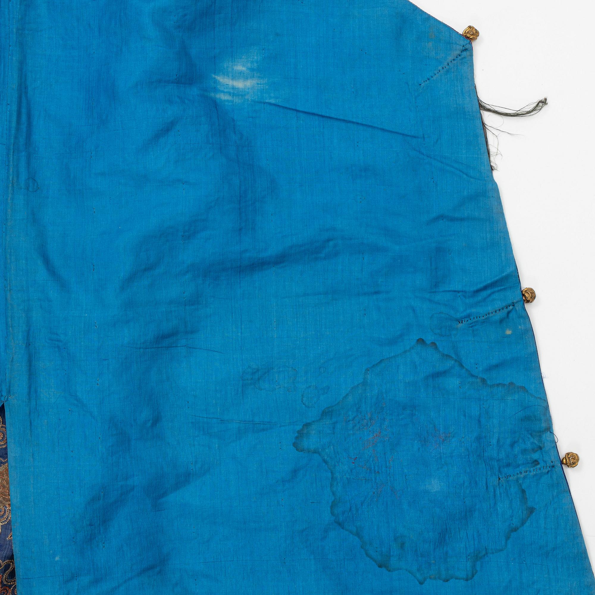 A chinese emboidered silk robe, early 20th Century.