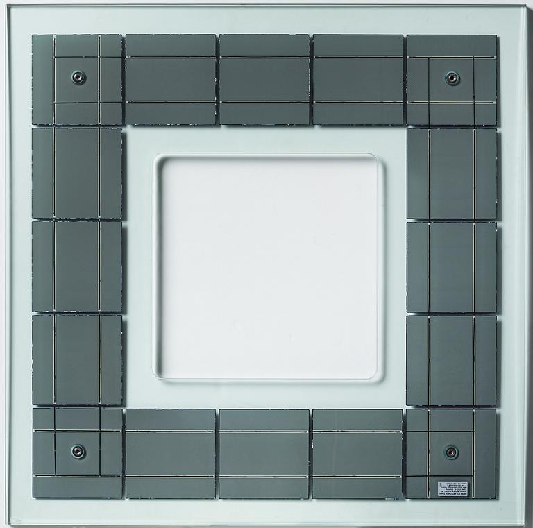 AIDS 3D, utförd 2010. LOF Polycrystalline Solar cell Glass.