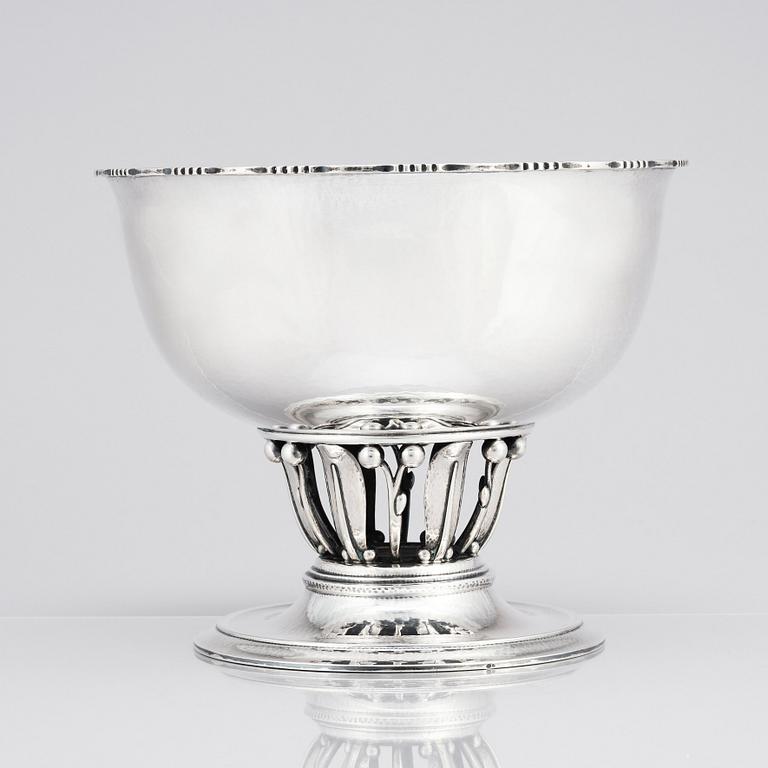 Georg Jensen, skål på fot, Köpenhamn ca 1919-21, modell 19B, svenska importstämplar GABF, sterling.