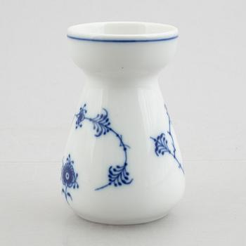 Three small jugs/creamers, a pair of small vases and two salt cellars, "Blue Fluted"/"Musselmalet", Royal Copenhagen.