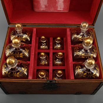 SCHATULL med FLASKOR samt GLAS, 17 delar, glas, 1800.