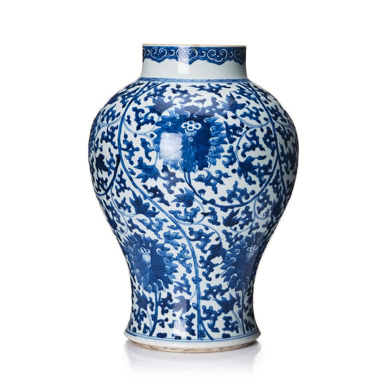 A blue and white lotus jar, Qing dynasty, Kangxi (1662-1722).