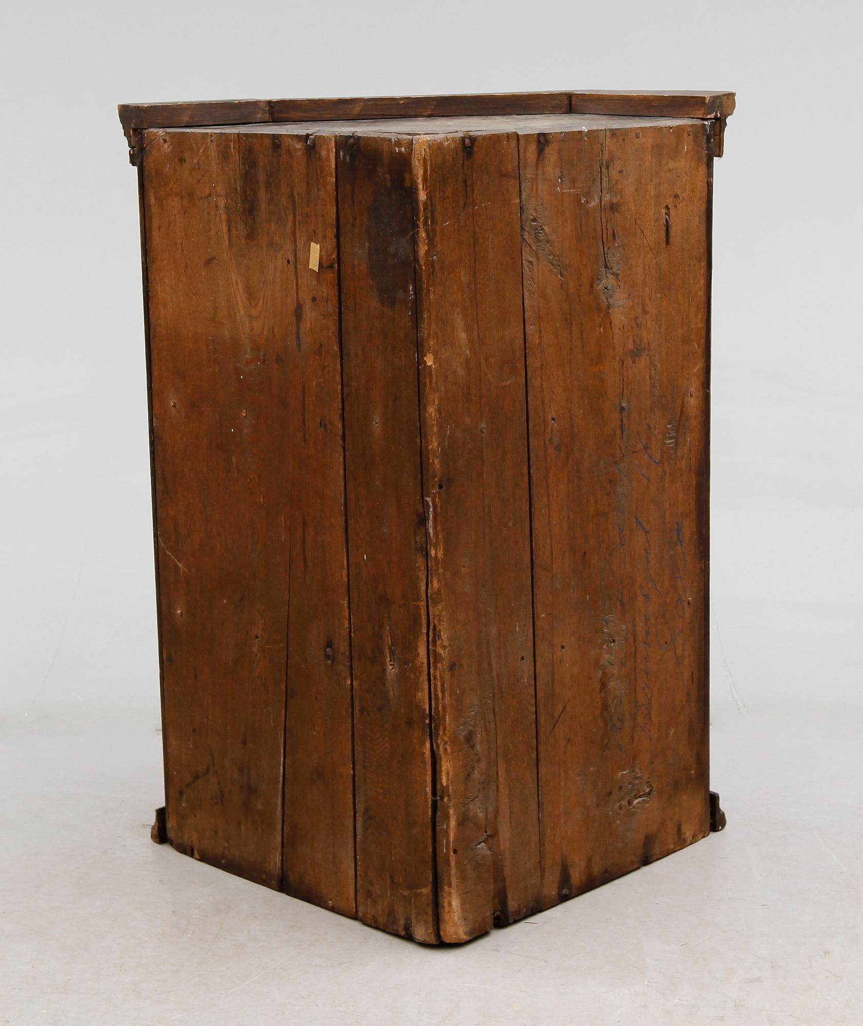 HÖRNSKÅP, allmoge, 1700-/1800-tal.