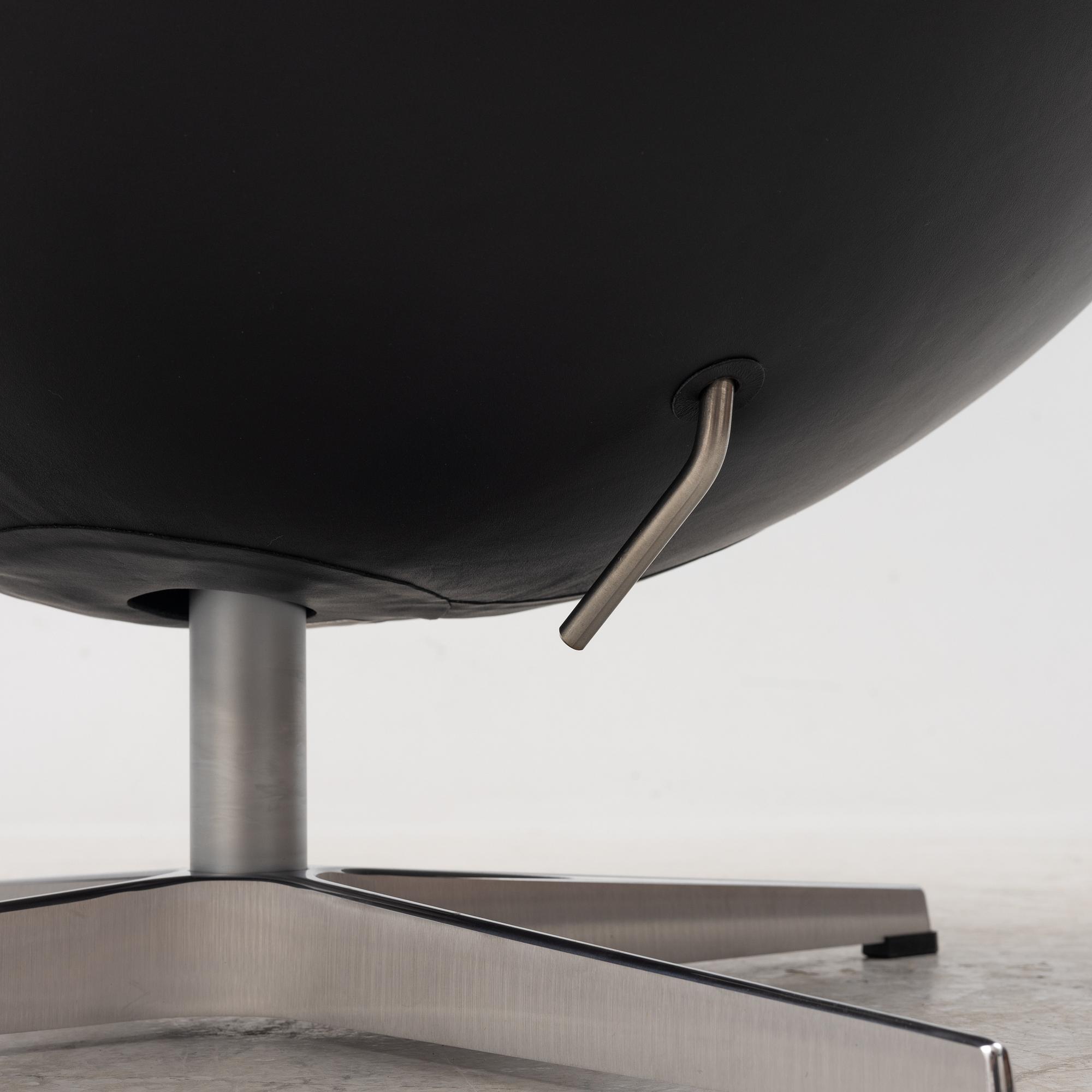 Arne Jacobsen, fåtölj, "Ägget", Fritz Hansen, Danmark, 2021.