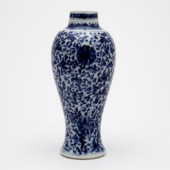 VAS, porslin, Kina 1800-tal.