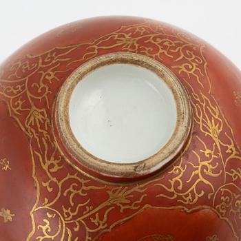 A Japanese porcelaine bowl, 19th century.