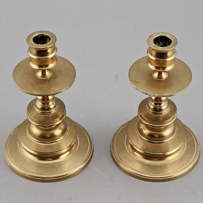 LJUSSTAKAR, ett par, mässing, Gusums bruk, nr 85, 1900-tal.