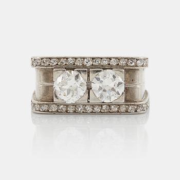 959. A platinum ring set with old- and eight-cut diamonds.