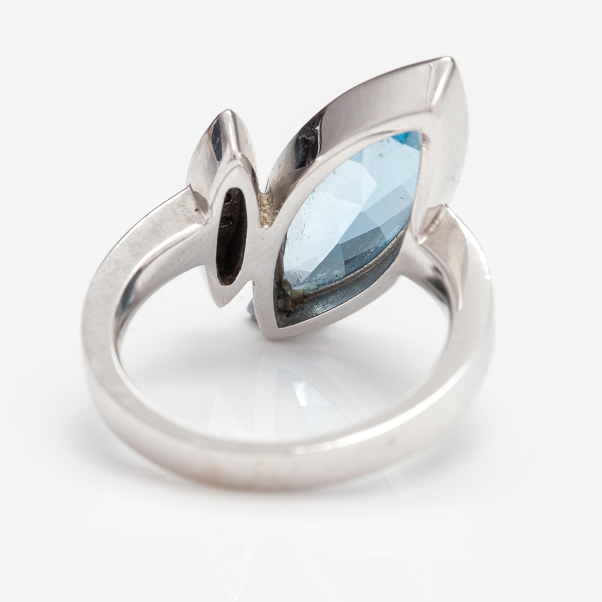 RING, 14K vitguld, topas, diamanter ca 0.05 ct tot.