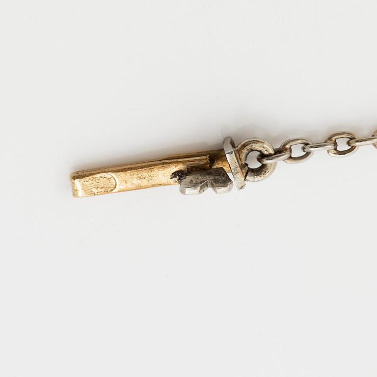 Collier 18K vitguld med en syntetisk safir samt gammal- och rosenslipade diamanter.
