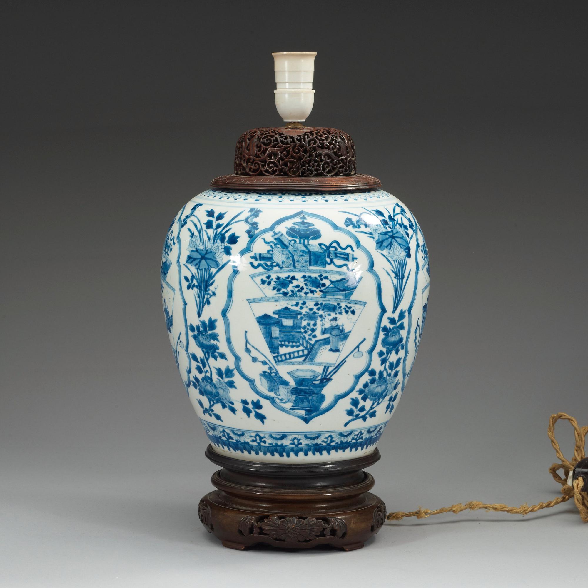 A blue and white jar, Qing dynasty, Kangxi (1662-1722).