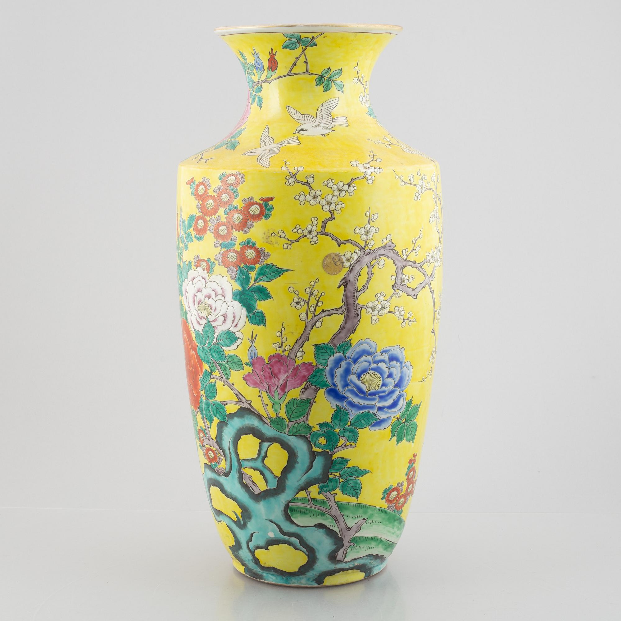 A Famille Jaune porcelain floor vase, China, 20th century.