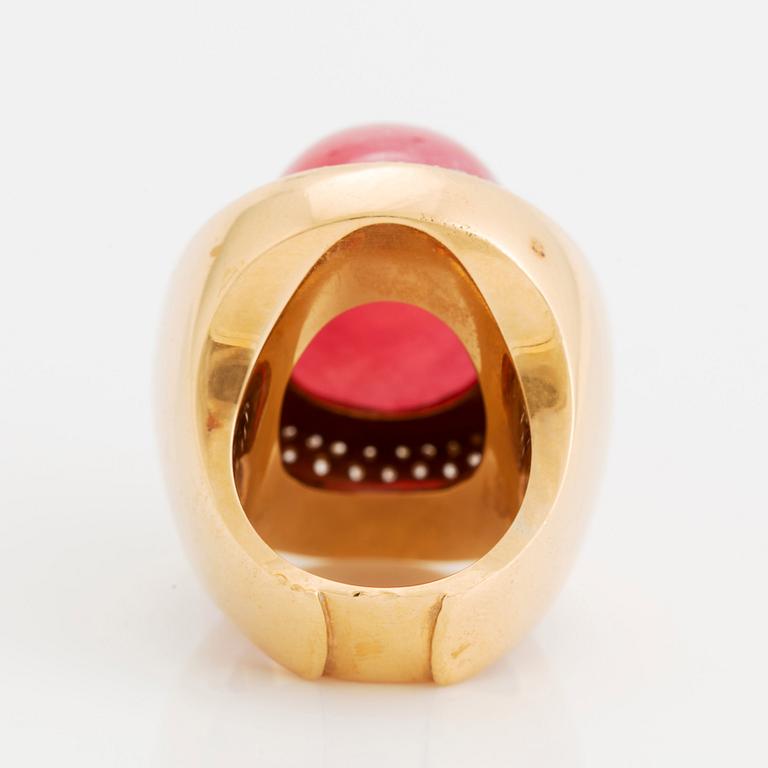 Acchinelli ring 18K gold with rhodochrosite and round brilliant-cut diamonds.