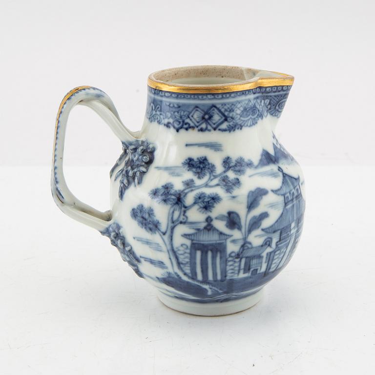 A blue and white porcelain creamer, China 19th century.