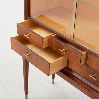 Svante Skogh, vitrinskåp, "Cortina", Seffle Möbelfabrik, formgivet omkring 1956.