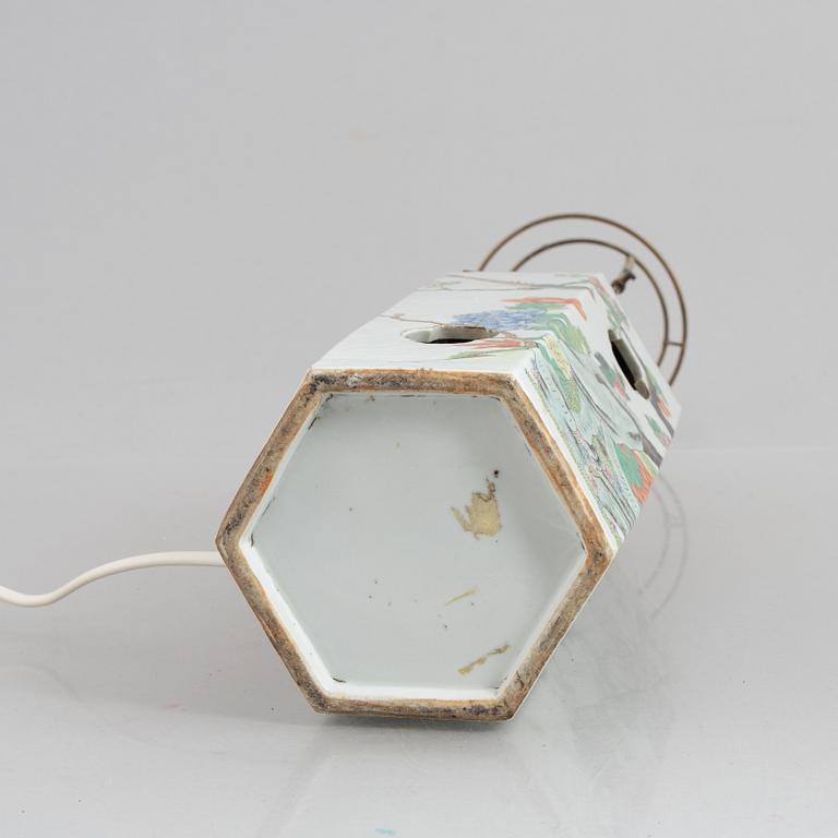 A porcelain hat stand made into a table lamp, China, early 20th century.