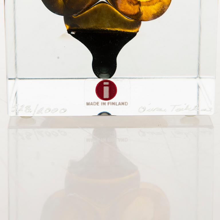 OIVA TOIKKA,  An annual glass cube, signed Oiva Toikka Nuutajärvi 1996 and numbered 528/2000.