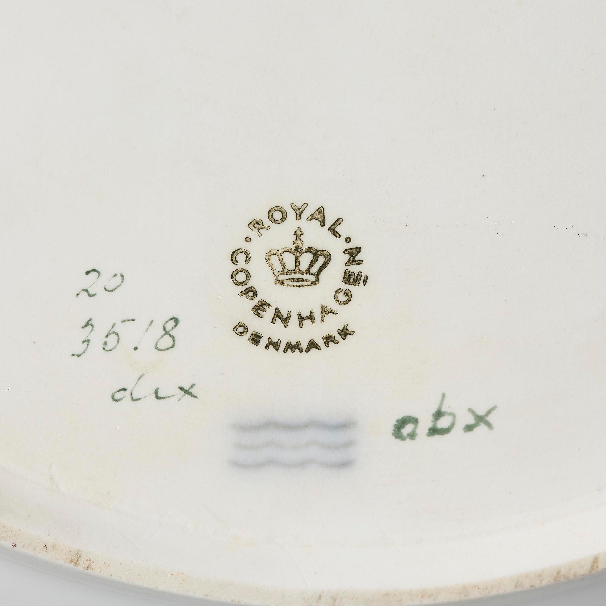 A set of two Royal Copenhagen 'Flora Danica' serving dishes, Denmark, 20th century.