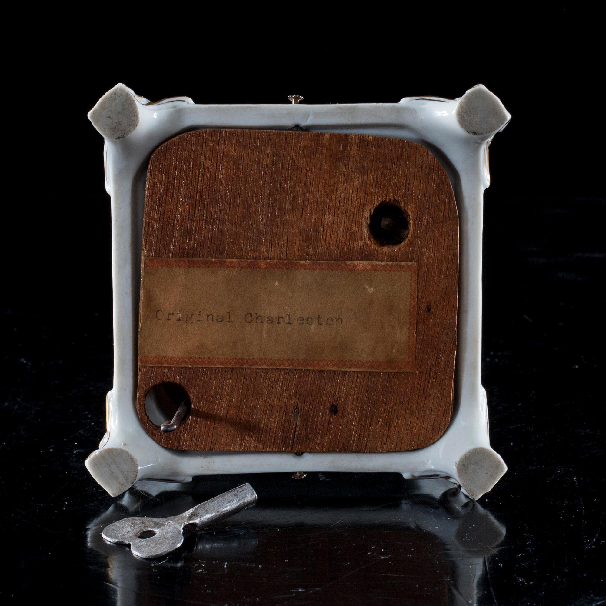 FIGURINGRUPP / SPELDOSA, porslin, Tyskland ca 1900.