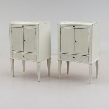 SÄNGBORD, 1 par, gustaviansk stil, 1900-talets andra hälft.