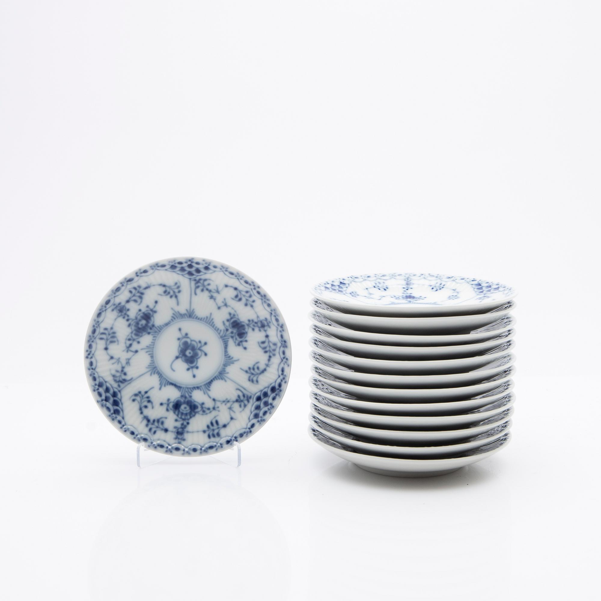 Royal Copenhagen, servisdelar, 26 delar, porslin, "Musselmalet", Danmark.