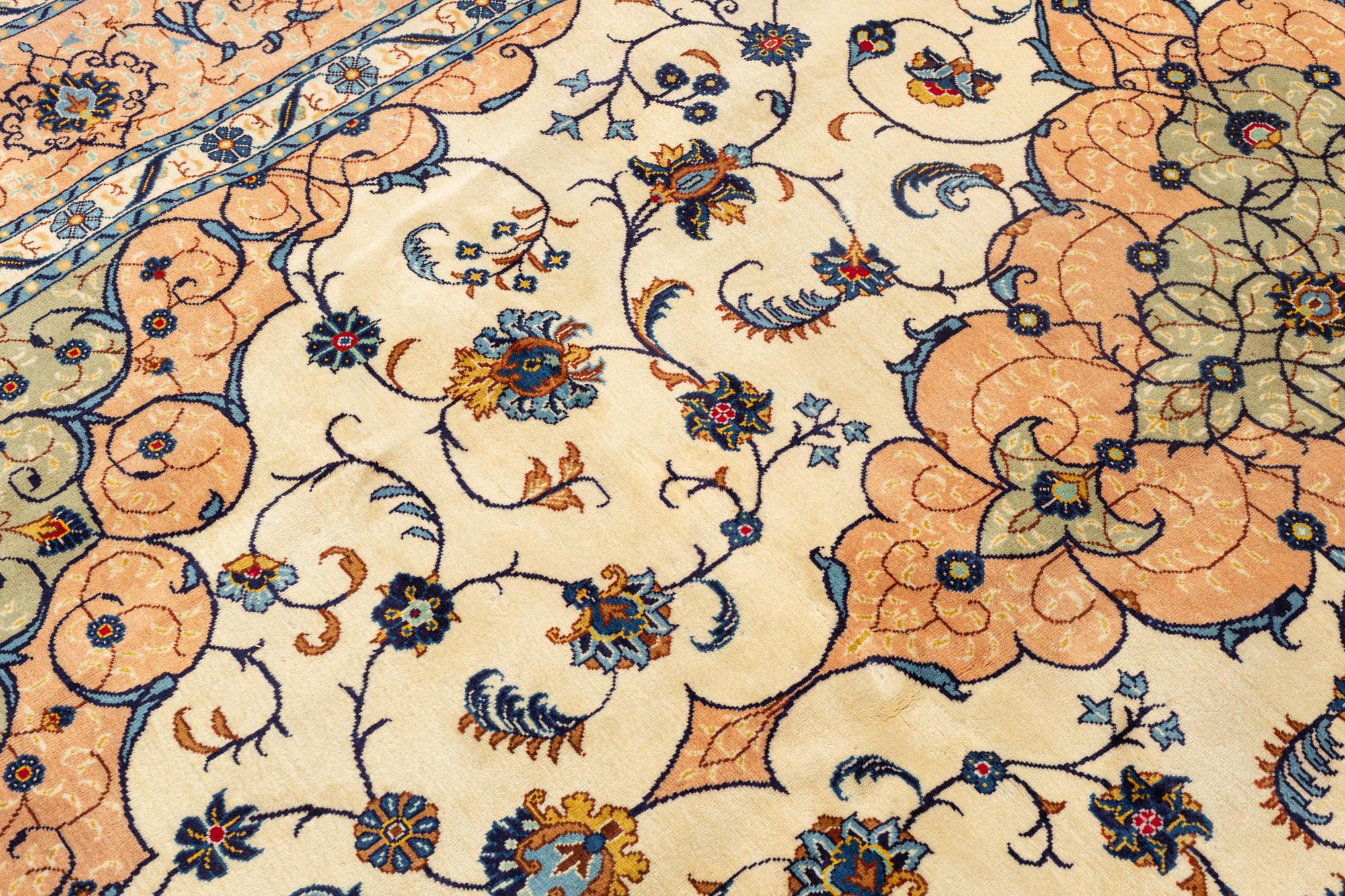 A Kashan carpet, ca 348 x 240 cm.