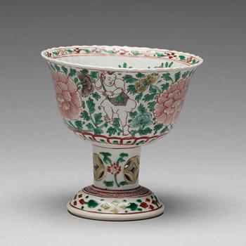 A famille verte stemcup, Qing dynasty, Kangxi (1662-1722).