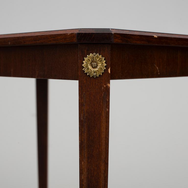 SIDOBORD, 2 st. Gustaviansk stil, 1900-talets mitt.