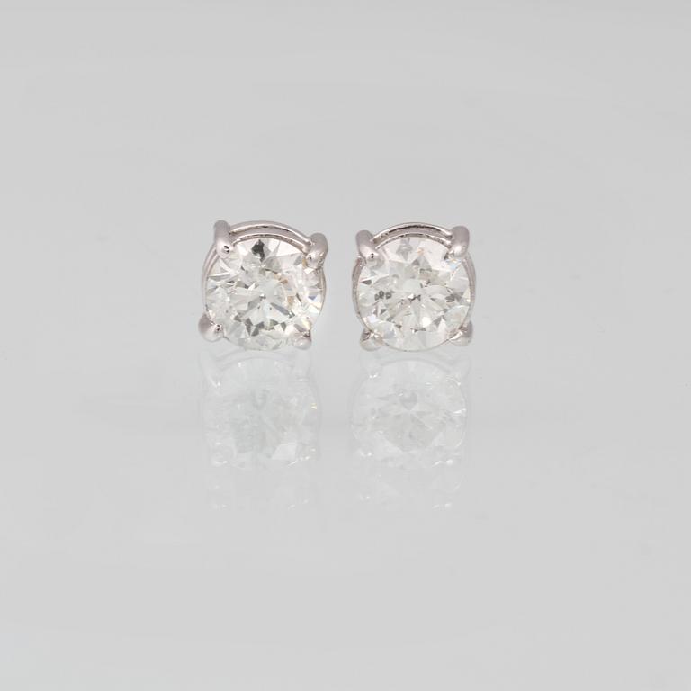 ÖRHÄNGEN, 18K vitguld med briljantslipade diamanter ca 2.02 ct. Vikt.