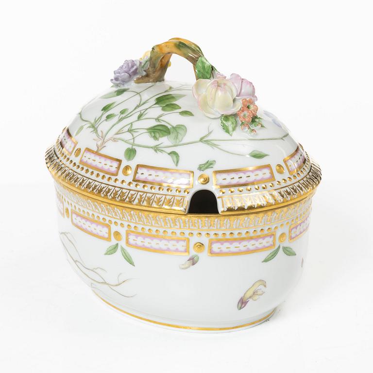 Bonbonjär, porslin, "Flora Danica", Royal Copenhagen, 1955-56.