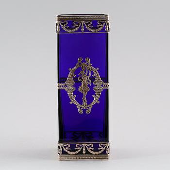 VAS, blått glas, omkring år 1900.