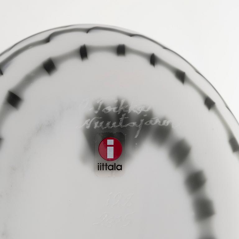 Oiva Toikka, a 'Swan' glass bird, signed O. Toikka Nuutajärvi 128 2005.