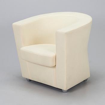 Eero Aarnio, nojatuoli, "Studio-tuoli", Arto Nyberg Show, suunniteltu 2007.