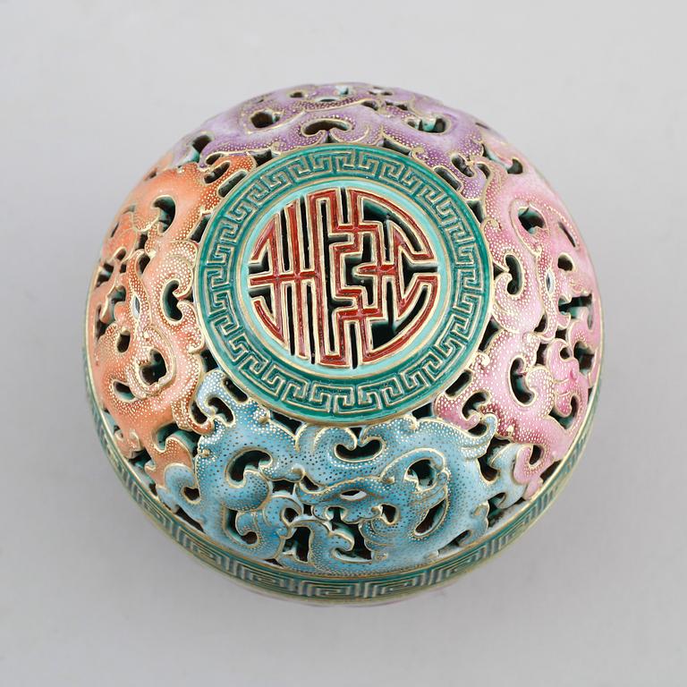 LOCKBURK, porslin, Kina, sannolikt 1900-tal.