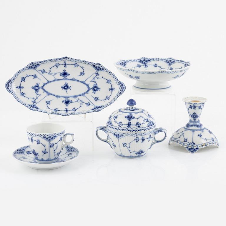 Royal Copenhagen, 13 porcelain pieces, 'Musselmalet', Denmark.