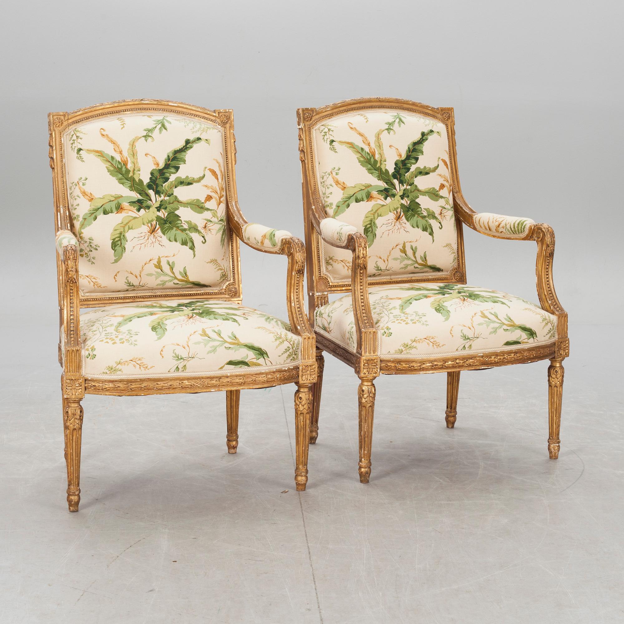 KARMSTOLAR, ett par. Louis XVI-stil. Sekelskiftet 1800/1900.