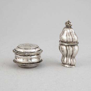 Two early 19th century silver snuff boxes.