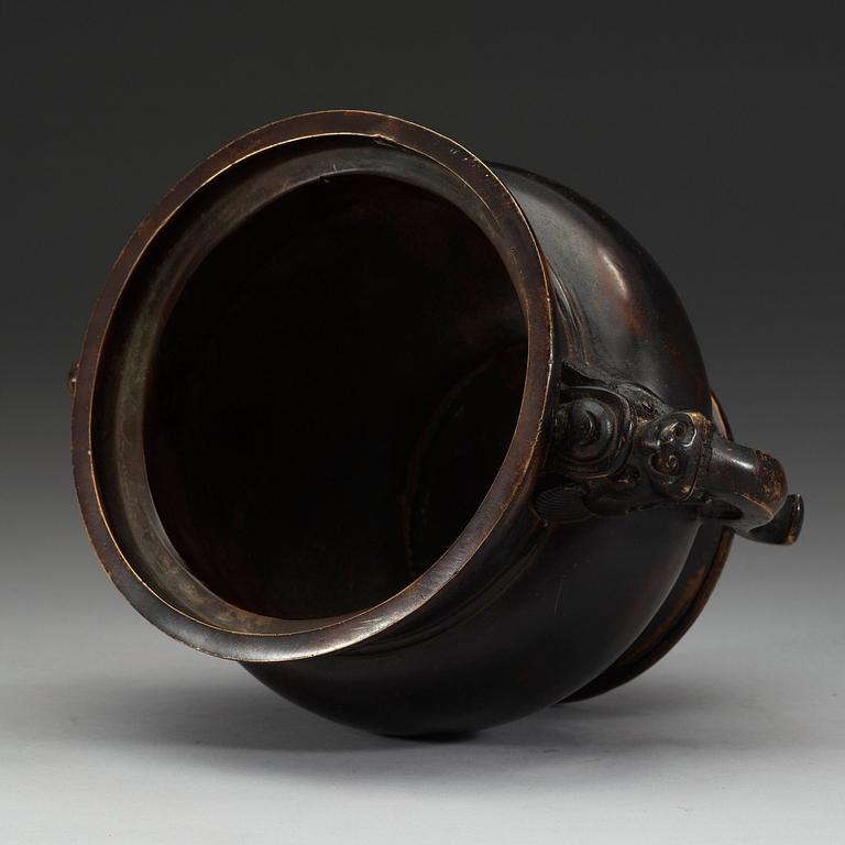 A bronze censer, Ming dynasty (1368-1644), with seal mark.