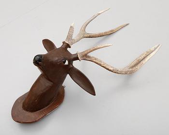 SKULPTUR, skuret och bemålat trä.
