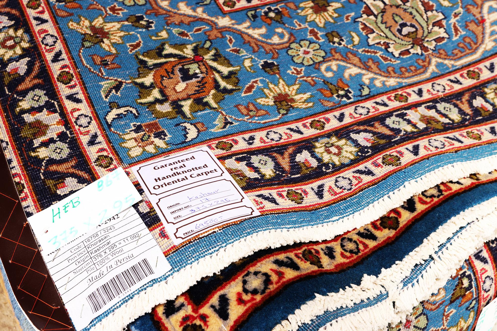 A Kashan carpet, a. 375 x 295 cm.