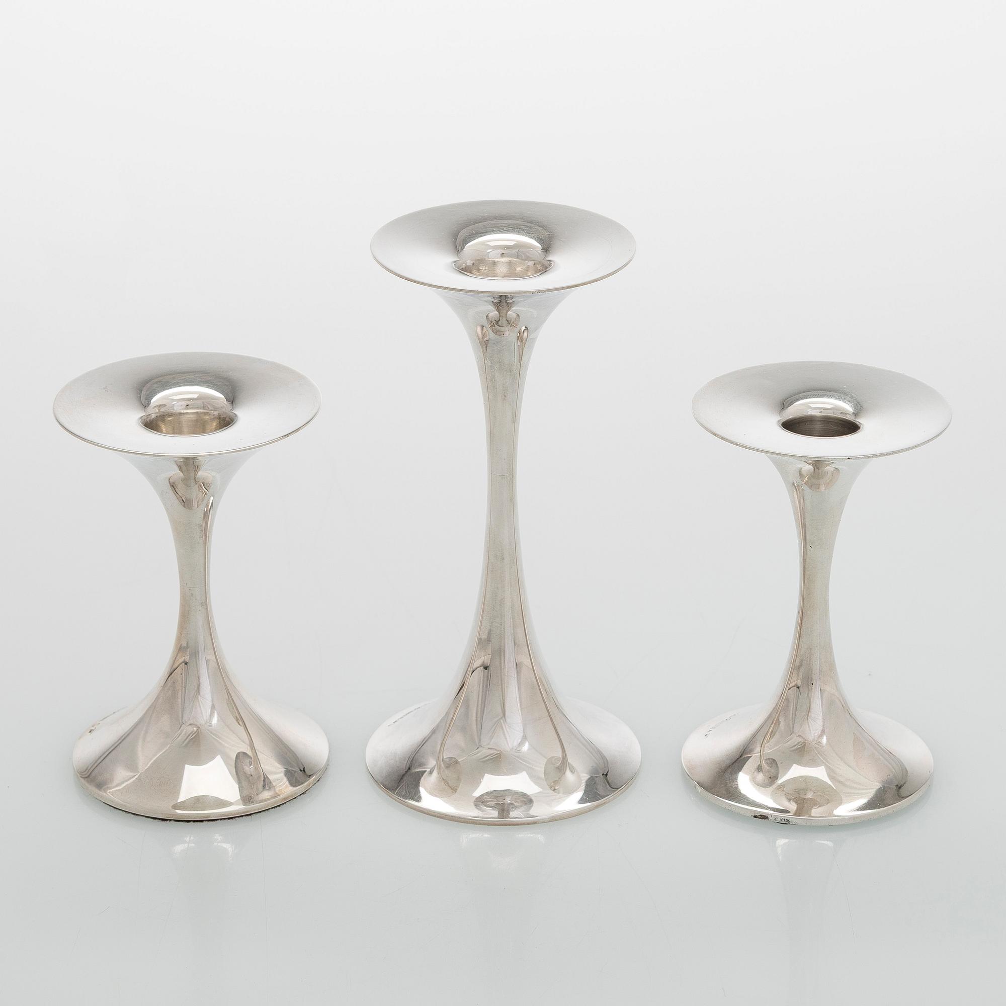 Tapio Wirkkala, kynttilänjalkoja, 3 kpl, hopeaa, "Trumpetti", Kultakeskus, Hämeenlinna 1988-2003.