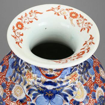 VAS, porslin, Kina. 1900-tal.